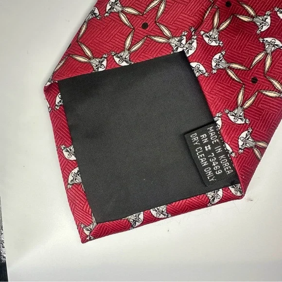 Bugs Bunny Looney Tunes Red Classic Novelty Character Tie - Picture 3 of 5